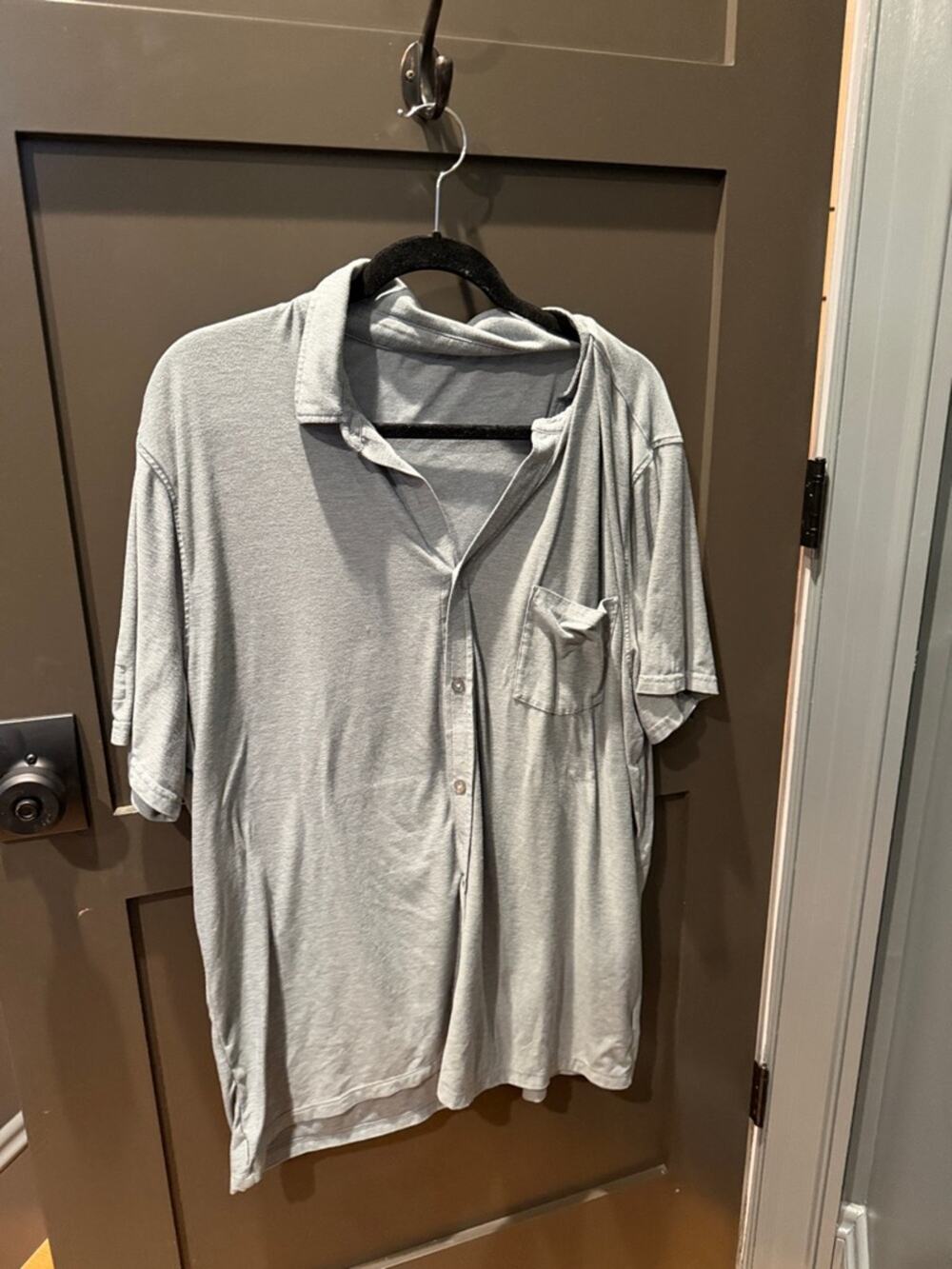 Vuori XXL Men's Light Gray Green Button-Up Pocket Shirt